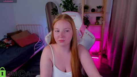 Snapshot of b_e_l_l_a_trix chatting on January 15, 2026, 9:03 am Bella online show from January 15, 2026, 9:03 am