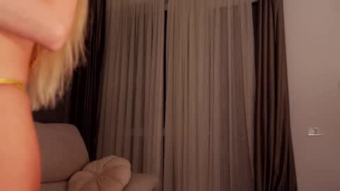 Alessia online show from October 6, 2025, 8:06 pm