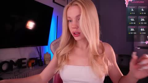 Bonnie  online show from November 19, 2025, 3:39 am