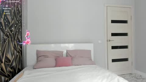 Monica online show from April 11, 2026, 2:38 am