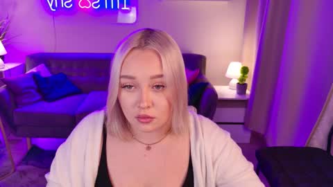 L O L I T A online show from December 14, 2025, 8:35 pm