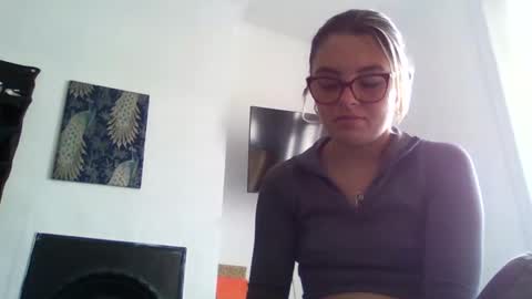 baby_girls2224 online show from April 24, 2026, 8:28 am