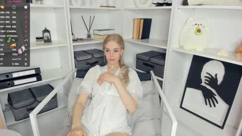 Snapshot of baby_is_ready chatting on February 19, 2025, 6:11 am Emily online show from February 19, 2025, 6:11 am