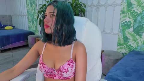 Julieta online show from May 13, 2026, 4:21 am