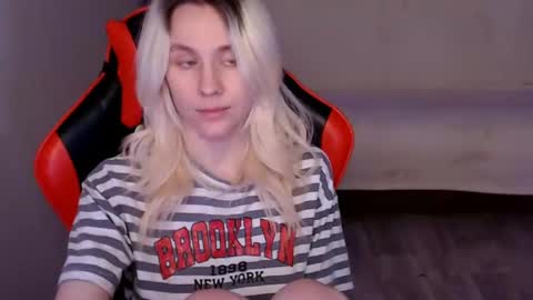 baby_kitte online show from December 12, 2024, 10:45 am