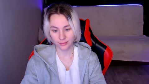 baby_kitte online show from December 12, 2024, 11:58 pm