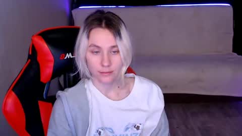 baby_kitte online show from December 13, 2024, 3:16 am