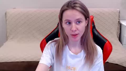 baby_kitte online show from February 9, 2025, 8:54 am