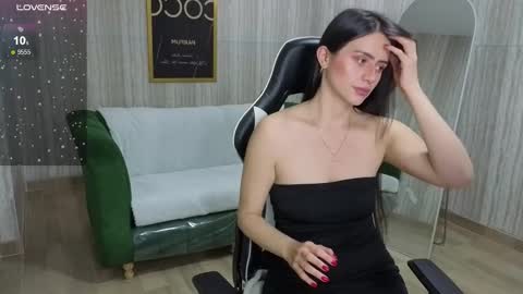 Bella online show from September 17, 2025, 7:37 pm