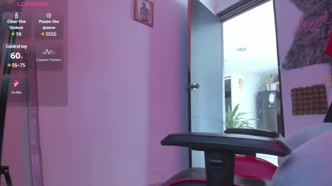 FOLLOW ME  online show from March 7, 2025, 2:23 pm