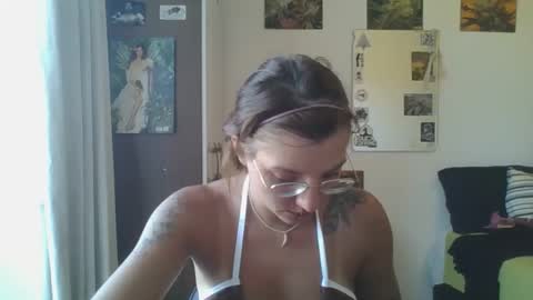 Snapshot of babydemon6 chatting on February 28, 2025, 7:35 pm babydemon6 online show from February 28, 2025, 7:35 pm