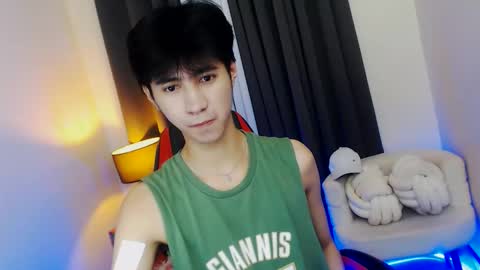 Snapshot of babymasterbater chatting on December 17, 2025, 8:15 pm call me james online show from December 17, 2025, 8:15 pm