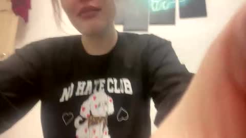 babymeow17 online show from November 24, 2025, 11:21 am