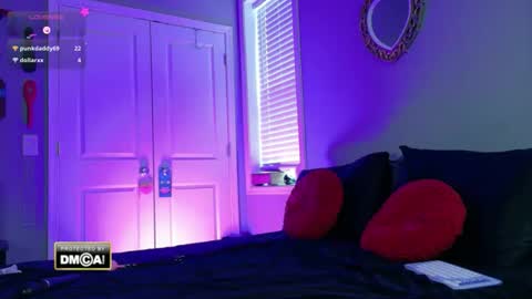 Snapshot of badbabesquirt chatting on October 14, 2025, 6:20 pm Alice online show from October 14, 2025, 6:20 pm