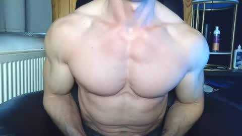 Snapshot of badboy951337 chatting on October 10, 2025, 1:43 pm Badboy95 online show from October 10, 2025, 1:43 pm