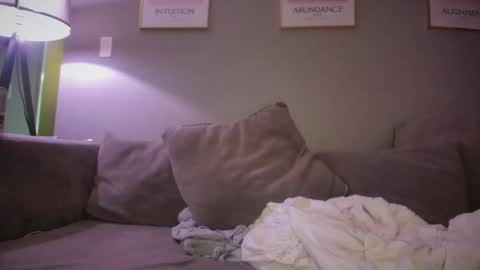 Jade online show from March 19, 2026, 3:32 am