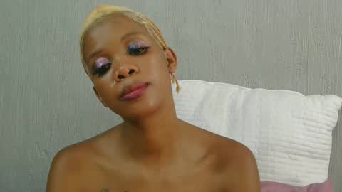 Lily online show from November 11, 2025, 12:05 pm