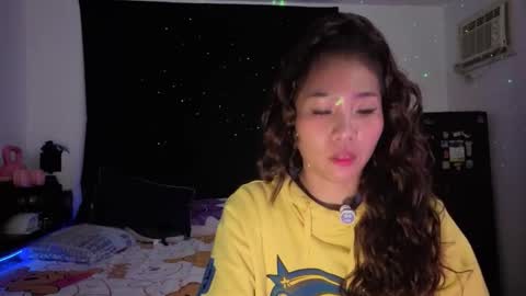 Snapshot of badlilbambi chatting on November 16, 2025, 6:35 pm badlilbambi online show from November 16, 2025, 6:35 pm