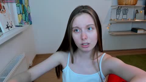 Kira online show from October 4, 2025, 1:53 pm