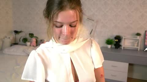 Mila online show from June 7, 2026, 5:27 pm