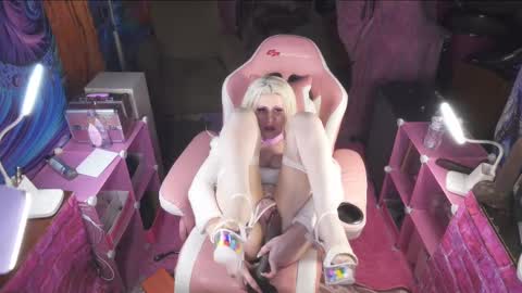 Snapshot of bambibubbles chatting on January 31, 2025, 1:23 pm Bambi Bubbles online show from January 31, 2025, 1:23 pm