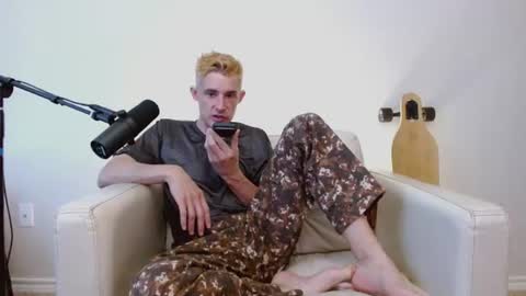 Snapshot of bananacurvesleft chatting on July 3, 2026, 11:22 pm bananacurvesleft online show from July 3, 2026, 11:22 pm