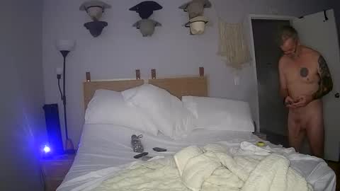 Snapshot of bananas318 chatting on February 10, 2026, 2:15 am bananas318 online show from February 10, 2026, 2:15 am