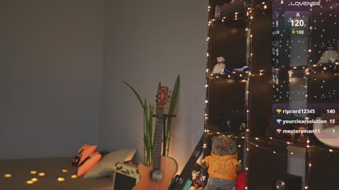 Snapshot of bananya_kitty chatting on December 9, 2024, 8:12 pm Ellen and online show from December 9, 2024, 8:12 pm