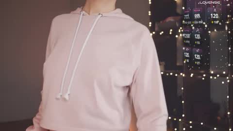 Snapshot of bananya_kitty chatting on February 10, 2025, 9:58 am Ellen and online show from February 10, 2025, 9:58 am