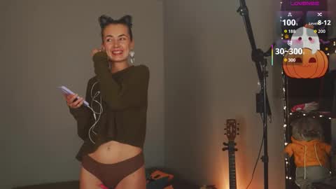 Snapshot of bananya_kitty chatting on October 28, 2025, 11:51 pm Ellen and online show from October 28, 2025, 11:51 pm