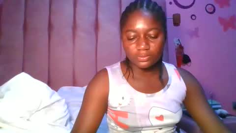 Snapshot of bangingbutt_wetpussy chatting on April 20, 2026, 12:02 am flourish online show from April 20, 2026, 12:02 am