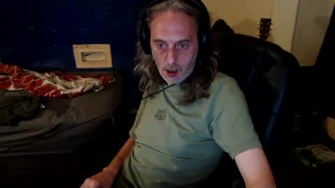 Snapshot of bangintoleather chatting on July 14, 2026, 2:05 am bangintoleather online show from July 14, 2026, 2:05 am