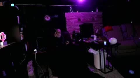 Snapshot of banjoey48 chatting on November 17, 2025, 5:35 am BANJOEY online show from November 17, 2025, 5:35 am