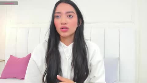 Barbara Noa  online show from December 18, 2025, 12:00 pm