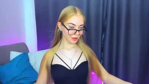Snapshot of barbarachic chatting on June 18, 2026, 11:03 am BarbaraChic online show from June 18, 2026, 11:03 am