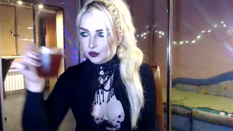 Snapshot of barbarissssska chatting on June 9, 2026, 12:44 am Victoria online show from June 9, 2026, 12:44 am