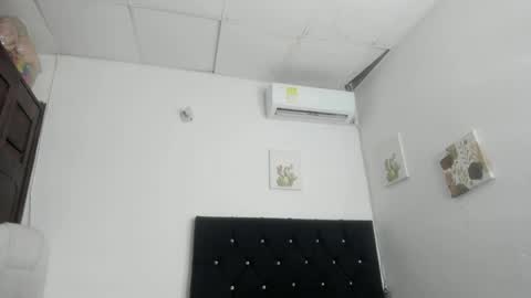 barbie_ds online show from April 17, 2026, 12:19 pm