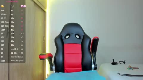 Nicolle  online show from December 22, 2025, 5:04 am