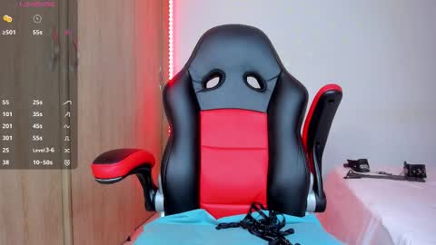 Nicolle  online show from March 4, 2026, 3:01 am