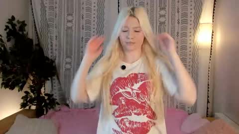 Snapshot of barbie_lizzie chatting on December 18, 2025, 7:47 am Lizzie - barbie girl . online show from December 18, 2025, 7:47 am