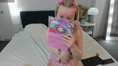 Snapshot of barbie_staze chatting on September 15, 2025, 2:11 am Barbie Staze online show from September 15, 2025, 2:11 am