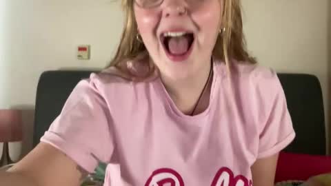 Snapshot of barbiegirl966 chatting on December 27, 2024, 10:01 am barbiegirl966 online show from December 27, 2024, 10:01 am