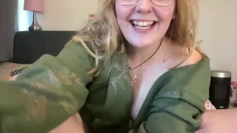 Snapshot of barbiegirl966 chatting on January 30, 2025, 10:19 am barbiegirl966 online show from January 30, 2025, 10:19 am