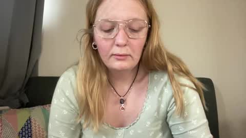 Snapshot of barbiegirl966 chatting on February 22, 2025, 9:45 am barbiegirl966 online show from February 22, 2025, 9:45 am