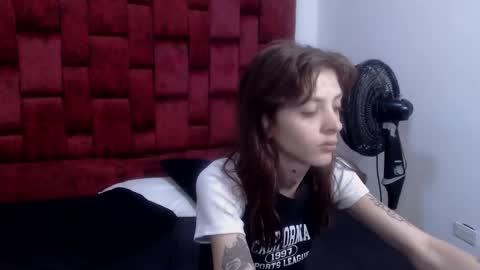 Snapshot of barby_jones25 chatting on December 17, 2025, 11:27 am Barby online show from December 17, 2025, 11:27 am