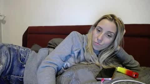 Lena online show from February 6, 2025, 7:40 pm