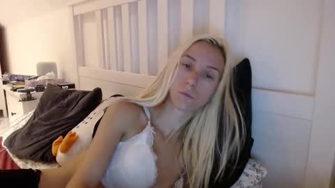 Lena online show from October 2, 2025, 5:31 pm