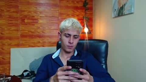 Snapshot of bastiaan_28 chatting on December 12, 2024, 2:37 am Bastian online show from December 12, 2024, 2:37 am