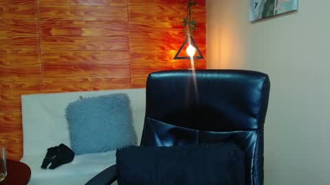 Snapshot of bastiaan_28 chatting on December 17, 2024, 8:23 am Bastian online show from December 17, 2024, 8:23 am