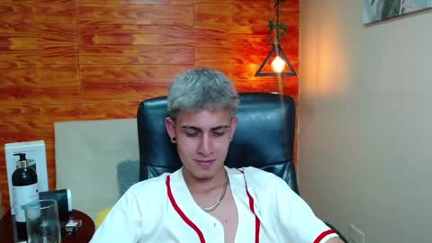 Snapshot of bastiaan_28 chatting on December 20, 2024, 7:44 am Bastian online show from December 20, 2024, 7:44 am